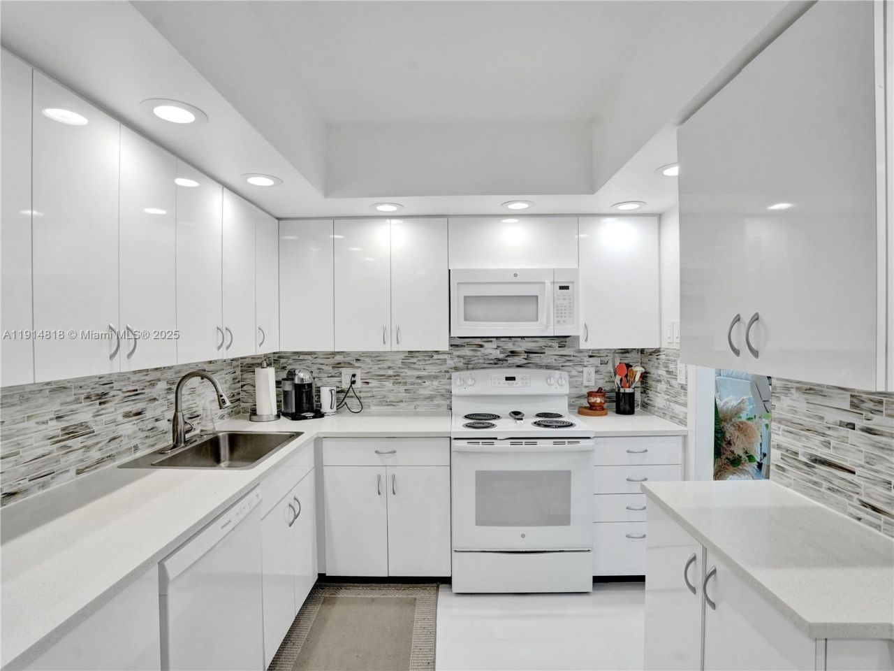 3800 Hillcrest Dr, Unit 1204, Hollywood, FL 33021 Photo