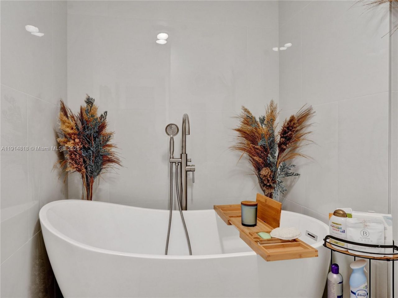 3800 Hillcrest Dr, Unit 1204, Hollywood, FL 33021 Photo