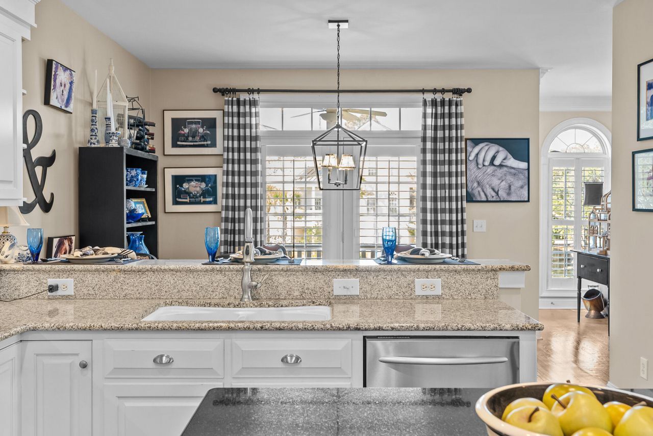 2433 Racquet Club Drive Photo 10