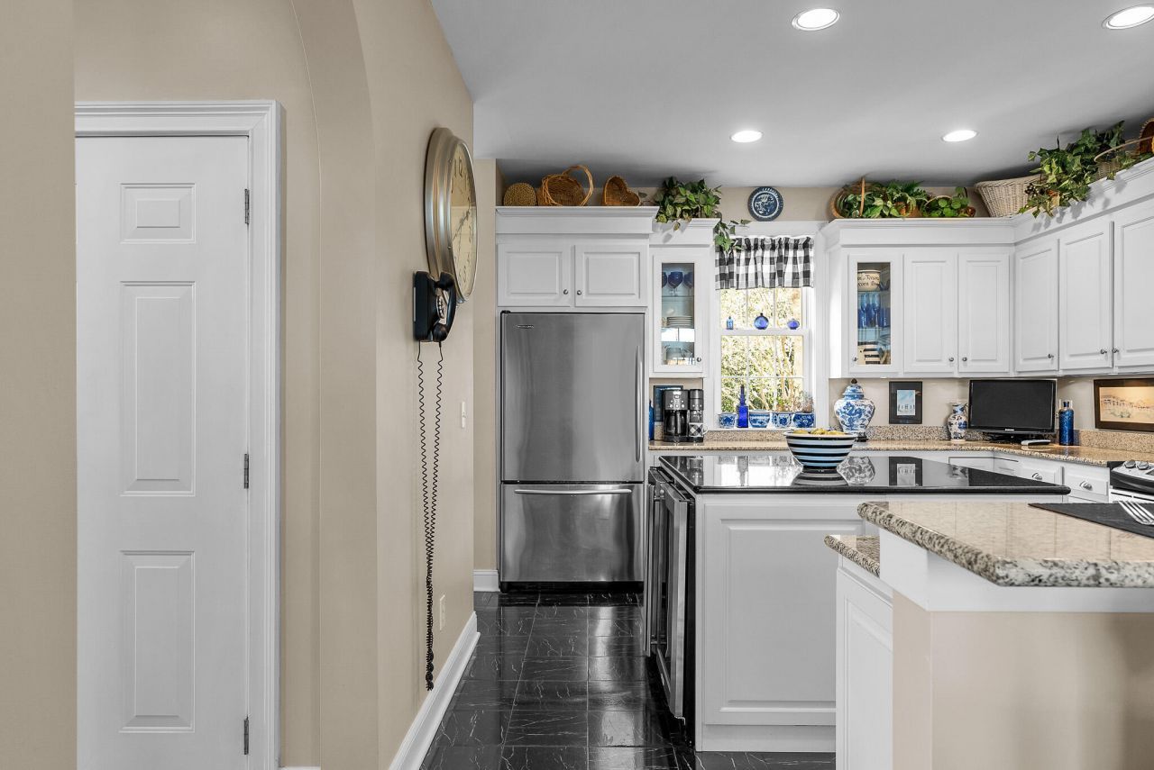 2433 Racquet Club Drive Photo 11