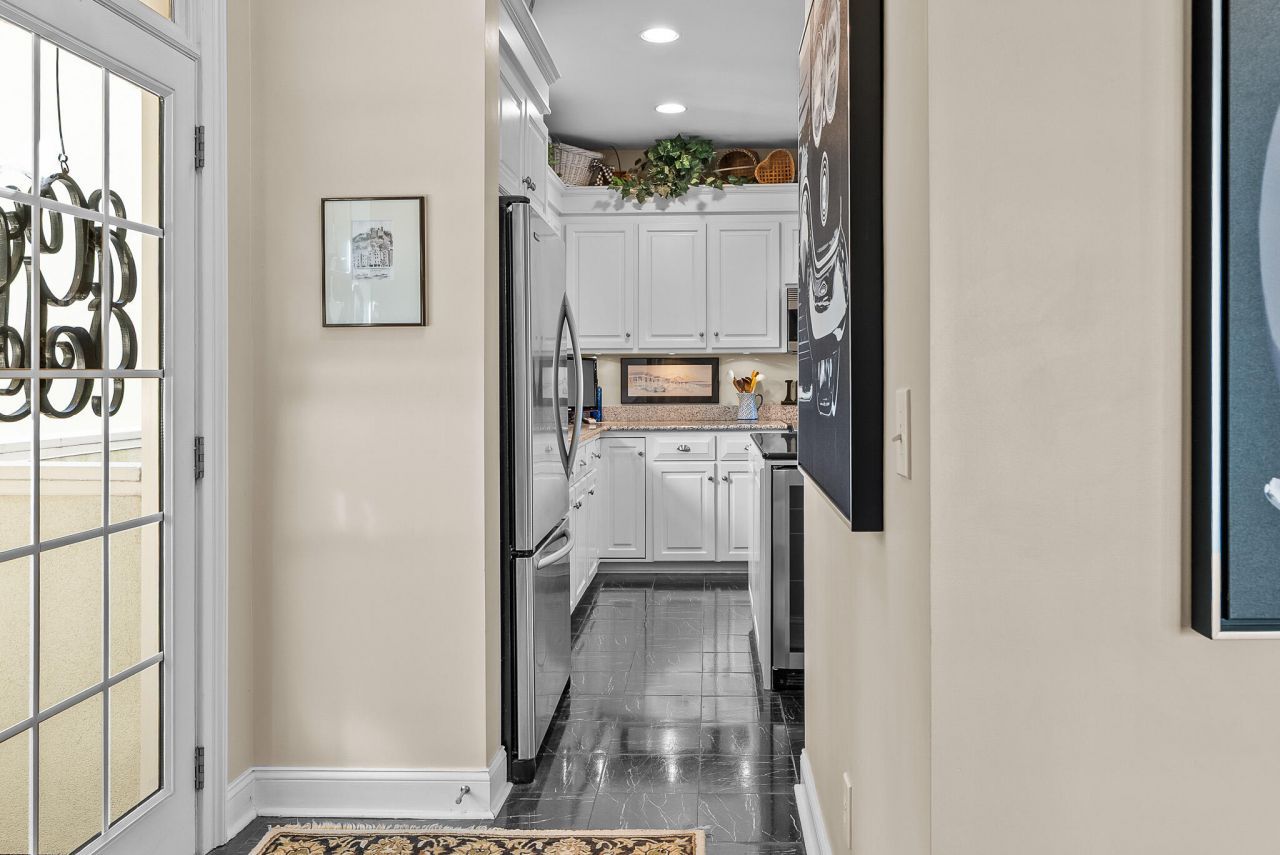 2433 Racquet Club Drive Photo 13