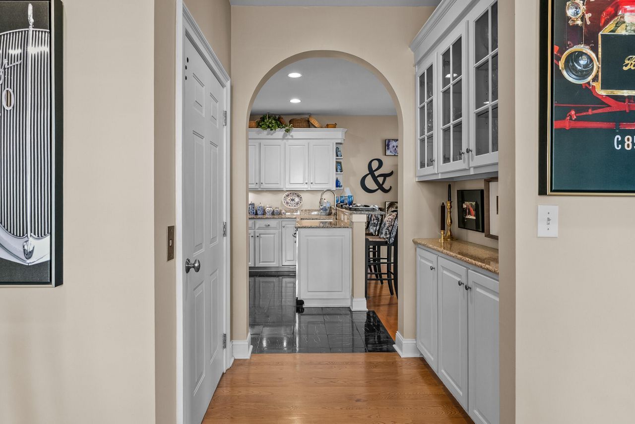 2433 Racquet Club Drive Photo 15