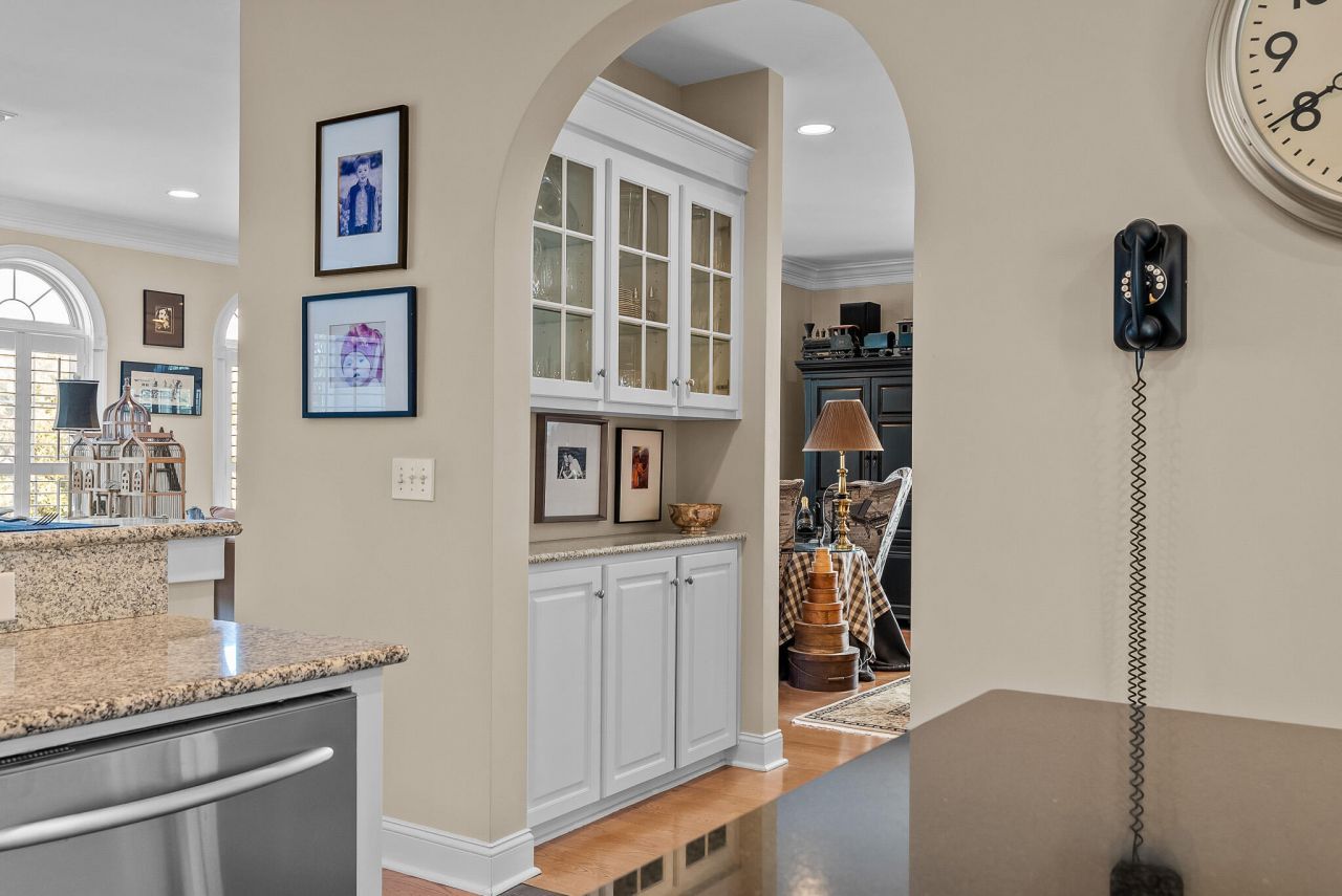 2433 Racquet Club Drive Photo 16