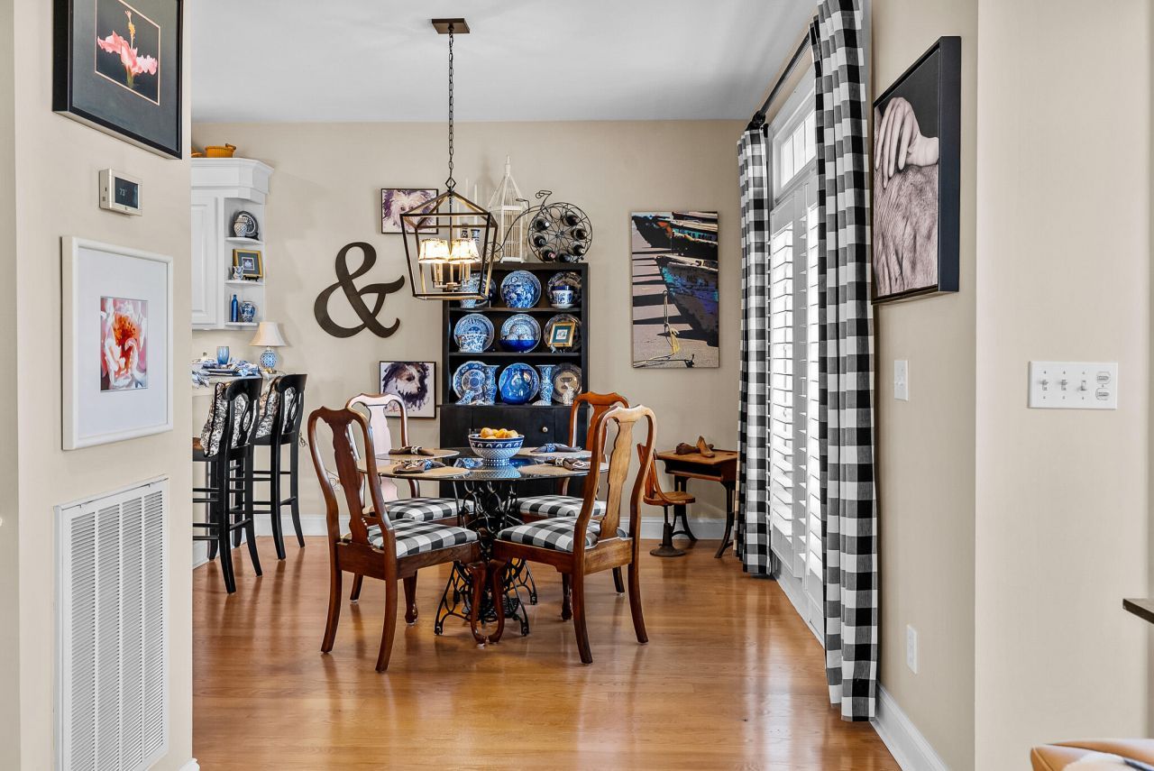 2433 Racquet Club Drive Photo 17