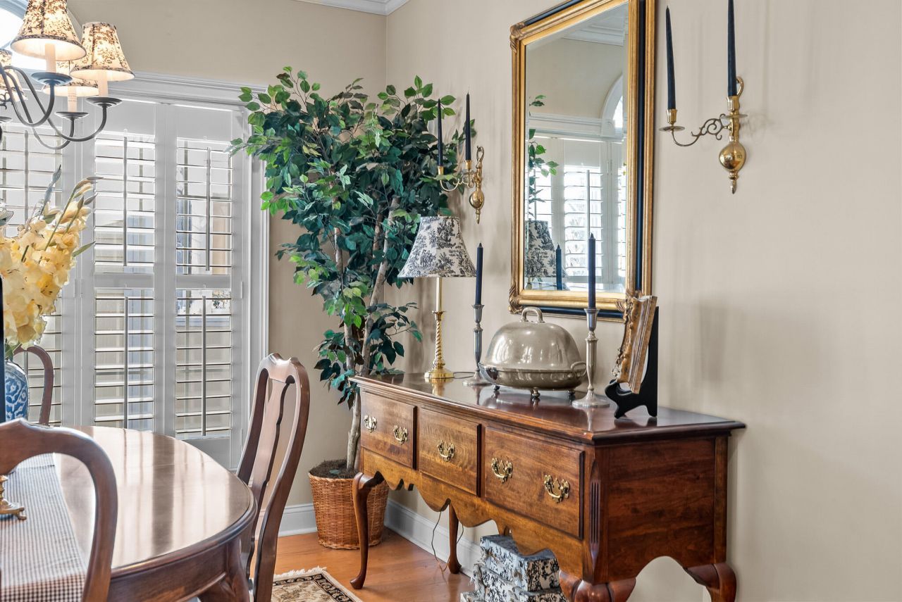 2433 Racquet Club Drive Photo 18