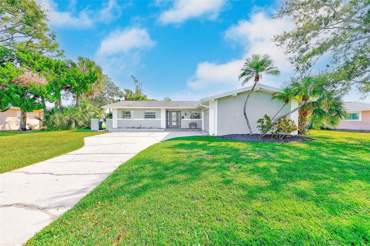 7195 Augusta Boulevard, Seminole, FL 33777 Main Photo