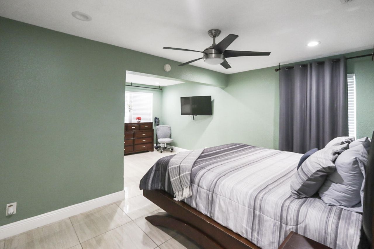 124 Davis Road, Palm Springs, FL 33461 Photo