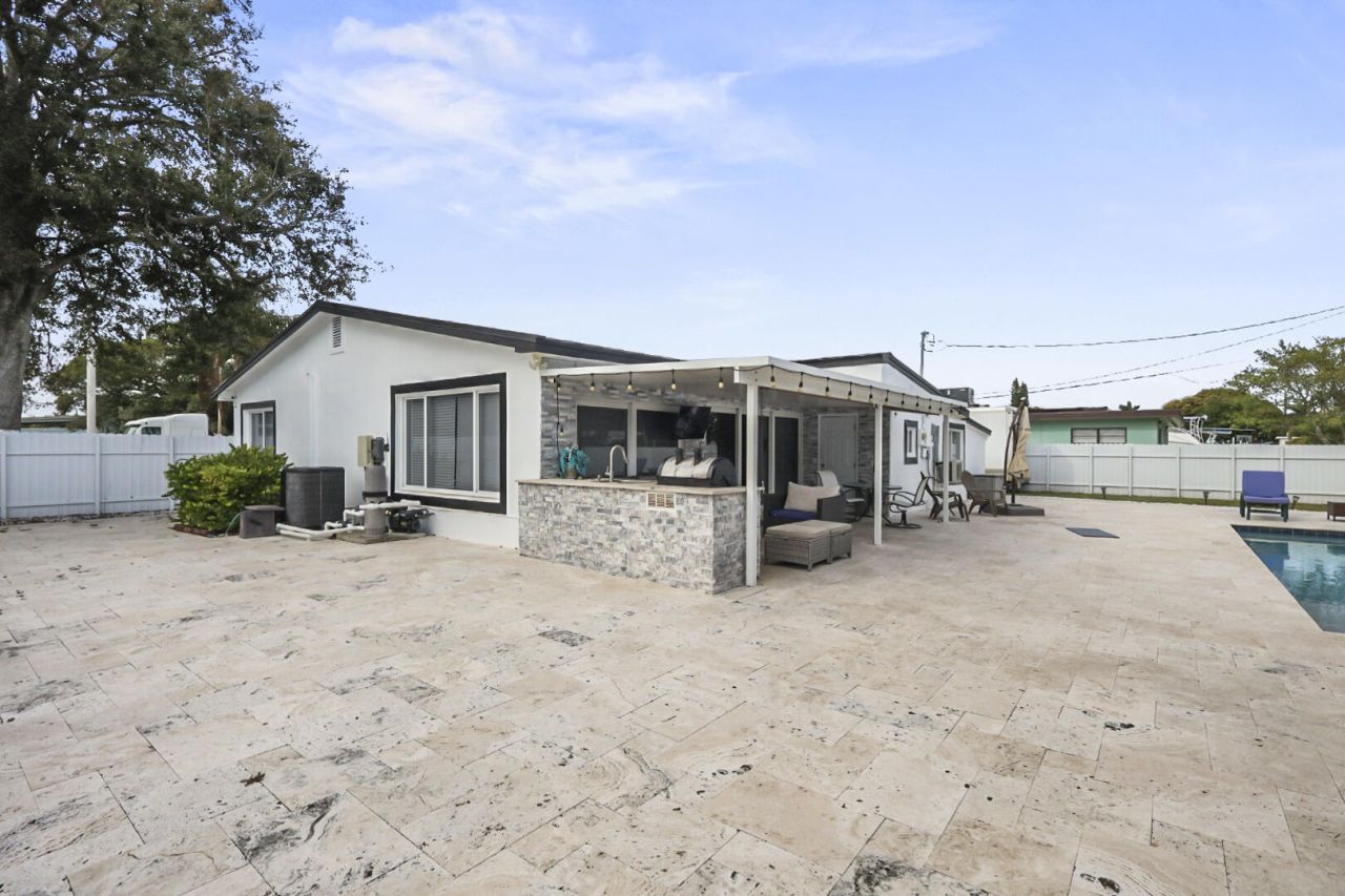 124 Davis Road, Palm Springs, FL 33461 Photo