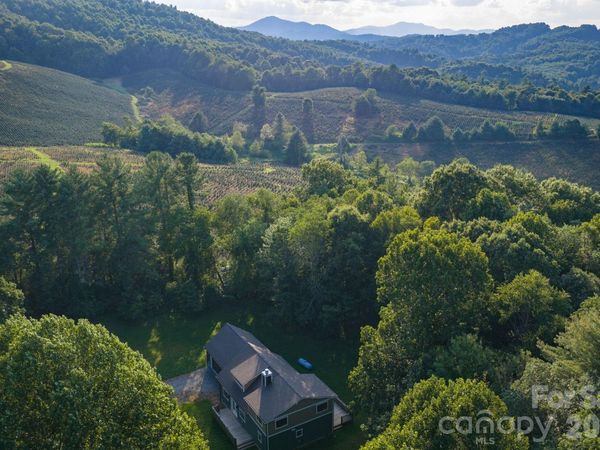486 Hunter-Lysik Way, Laurel Springs, NC 28644