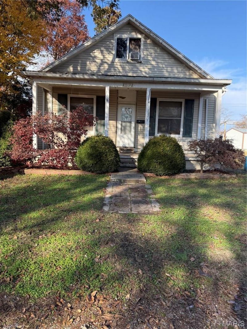 1371 Washington Street, Carlyle, IL 62231 Main Photo
