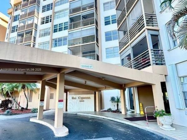 1200 Saint Charles Pl, Unit 218, Pembroke Pines, FL 33026