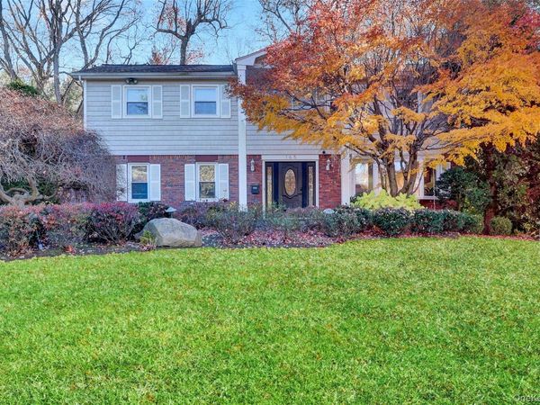 165 Tara Drive, Roslyn, NY 11576