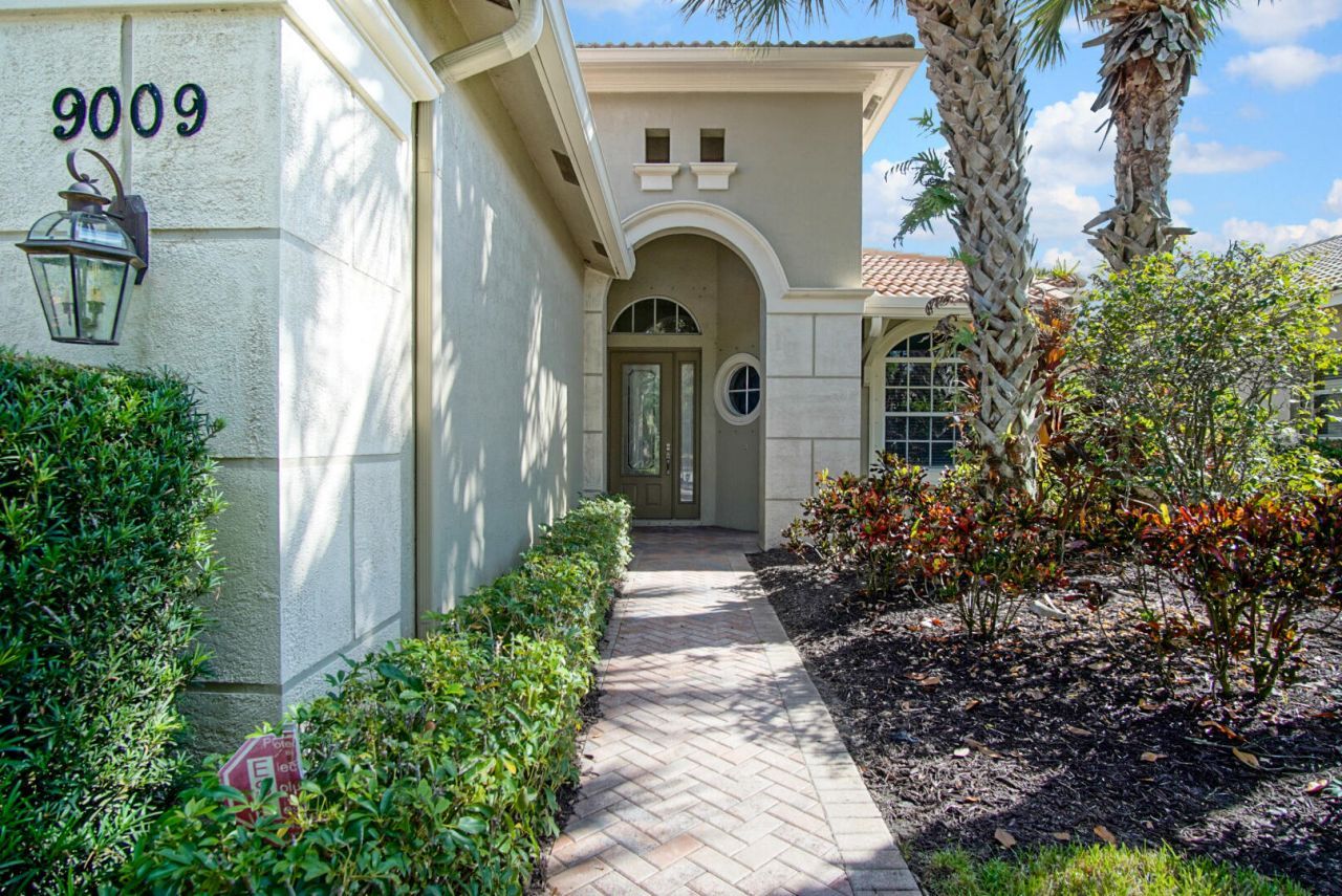 9009 Houndslake Court, Port Saint Lucie, FL 34986 Photo