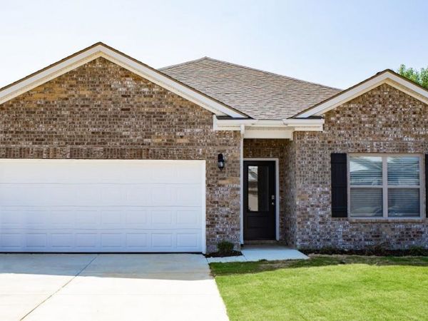 7975 ROYSTER CREEK DR E, Millington, TN 38053