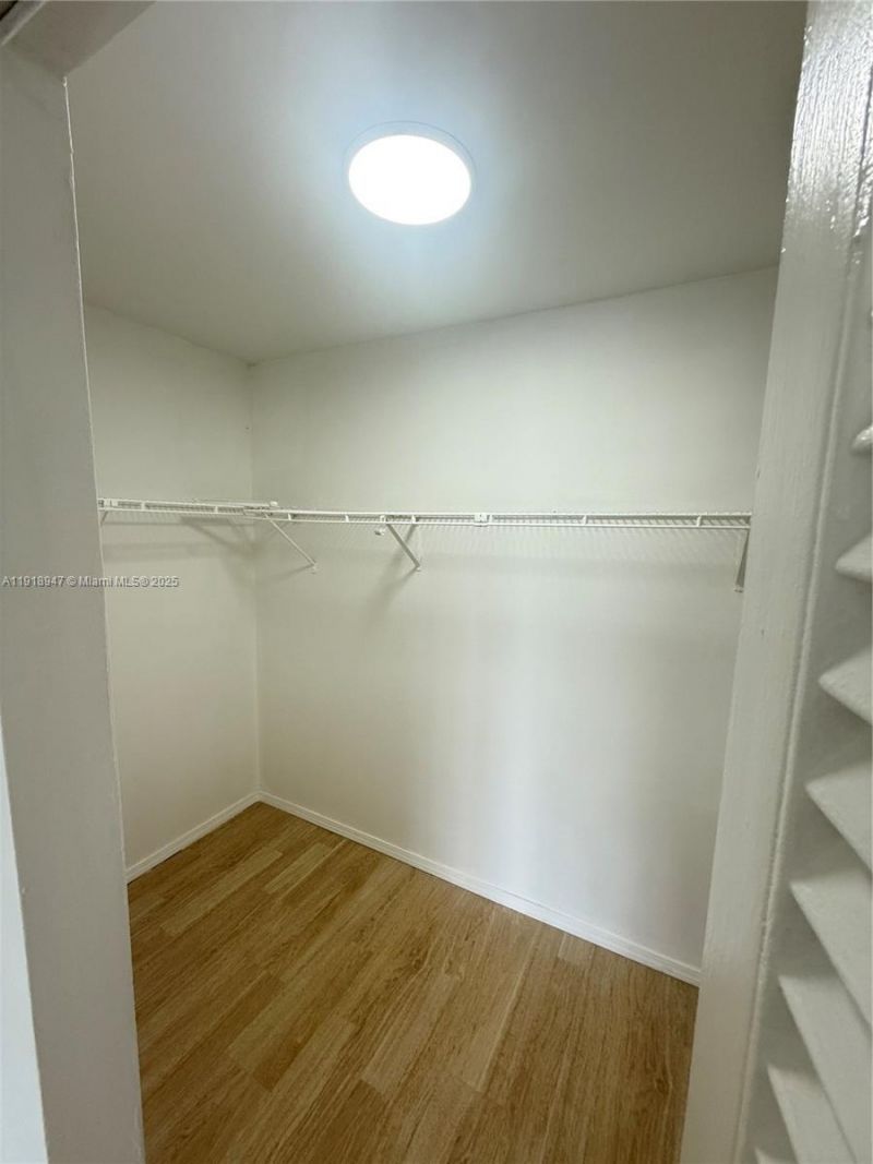 1000 Parkview Dr, Unit 701, Hallandale Beach, FL 33009 Photo