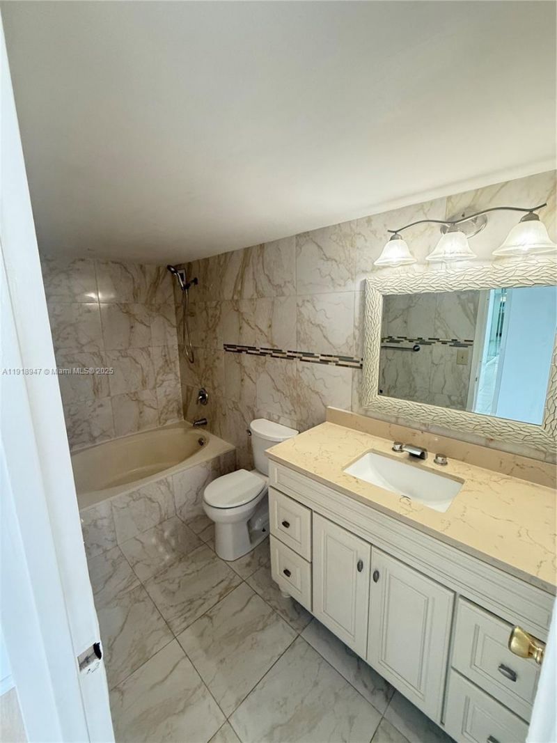 1000 Parkview Dr, Unit 701, Hallandale Beach, FL 33009 Photo