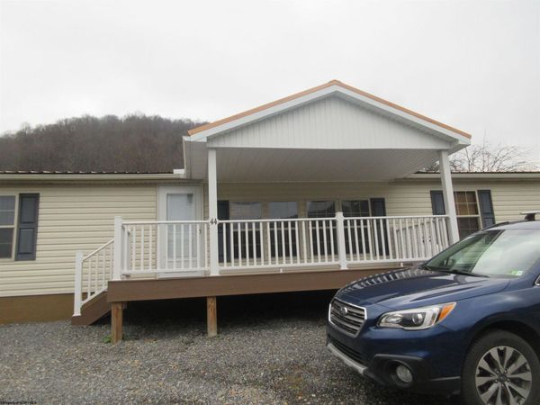 44 FIFTH Street, Hendricks, WV 26271