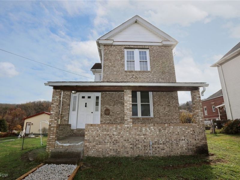 340 Indiana Avenue, Chester, WV 26034 Photo 1