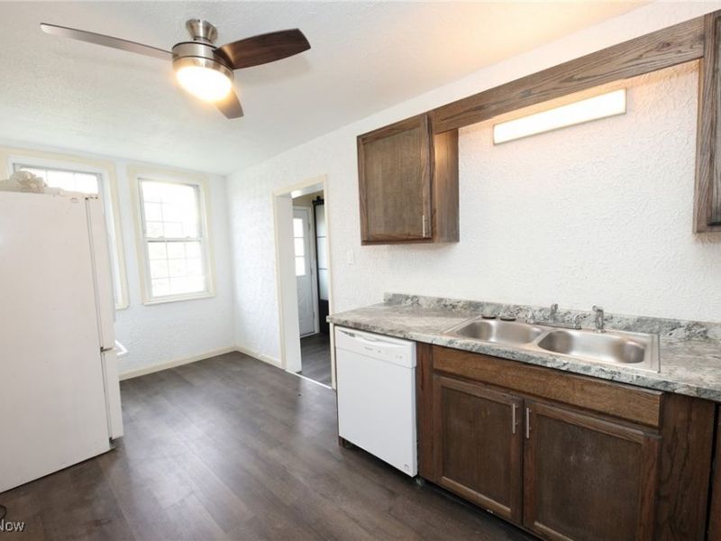 340 Indiana Avenue, Chester, WV 26034 Photo 11