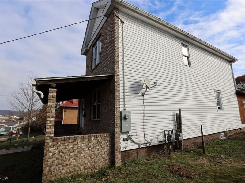 340 Indiana Avenue, Chester, WV 26034 Photo 2