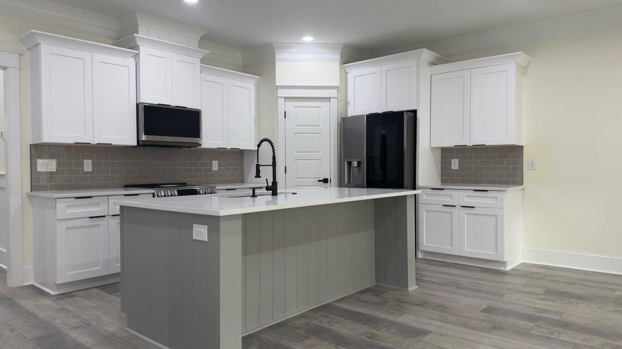 3417 Smoketree Court Photo 4