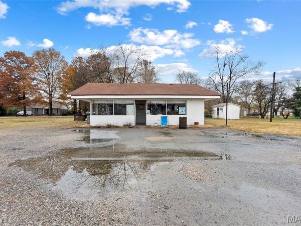 112 W Railroad, Gideon, MO 63848