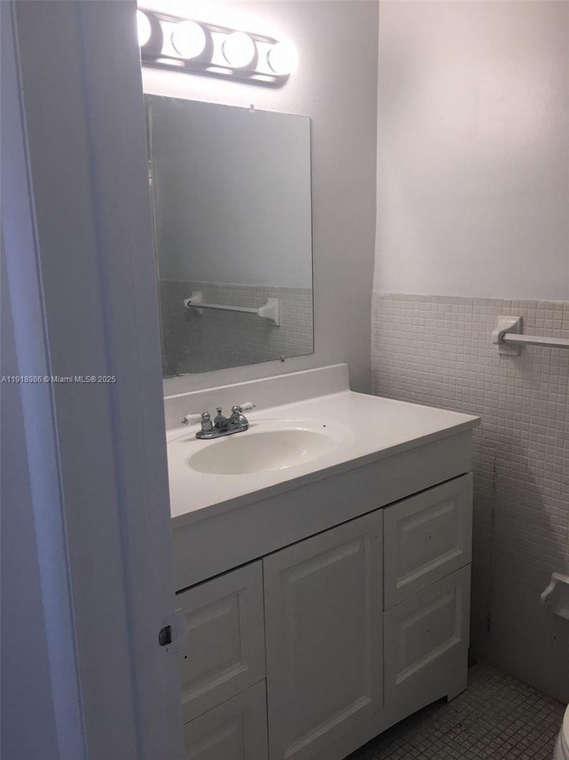16801 NE 14th Ave, Unit 309, Miami, FL 33162 Photo