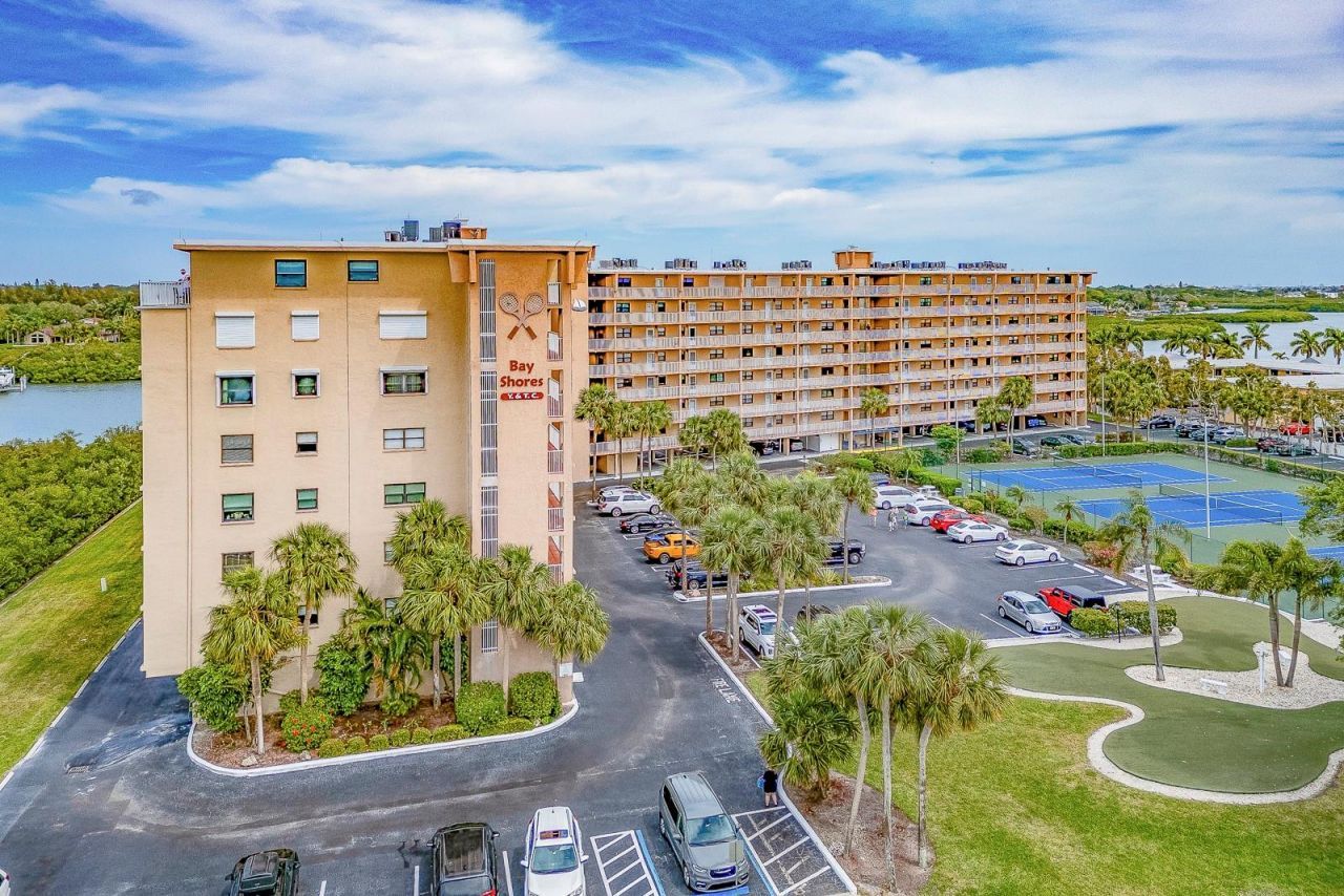 19451 Gulf Boulevard, Unit 604, Indian Shores, FL 33785 Photo