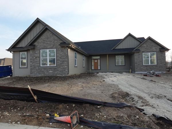 1343 Periwinkle PASS, Oconomowoc, WI 53066