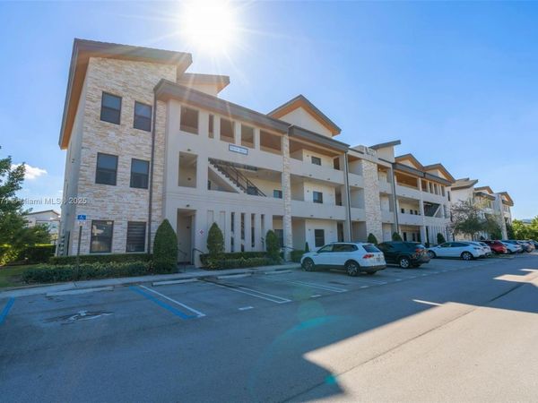 7915 NW 104th Ave, Unit 24, Doral, FL 33178