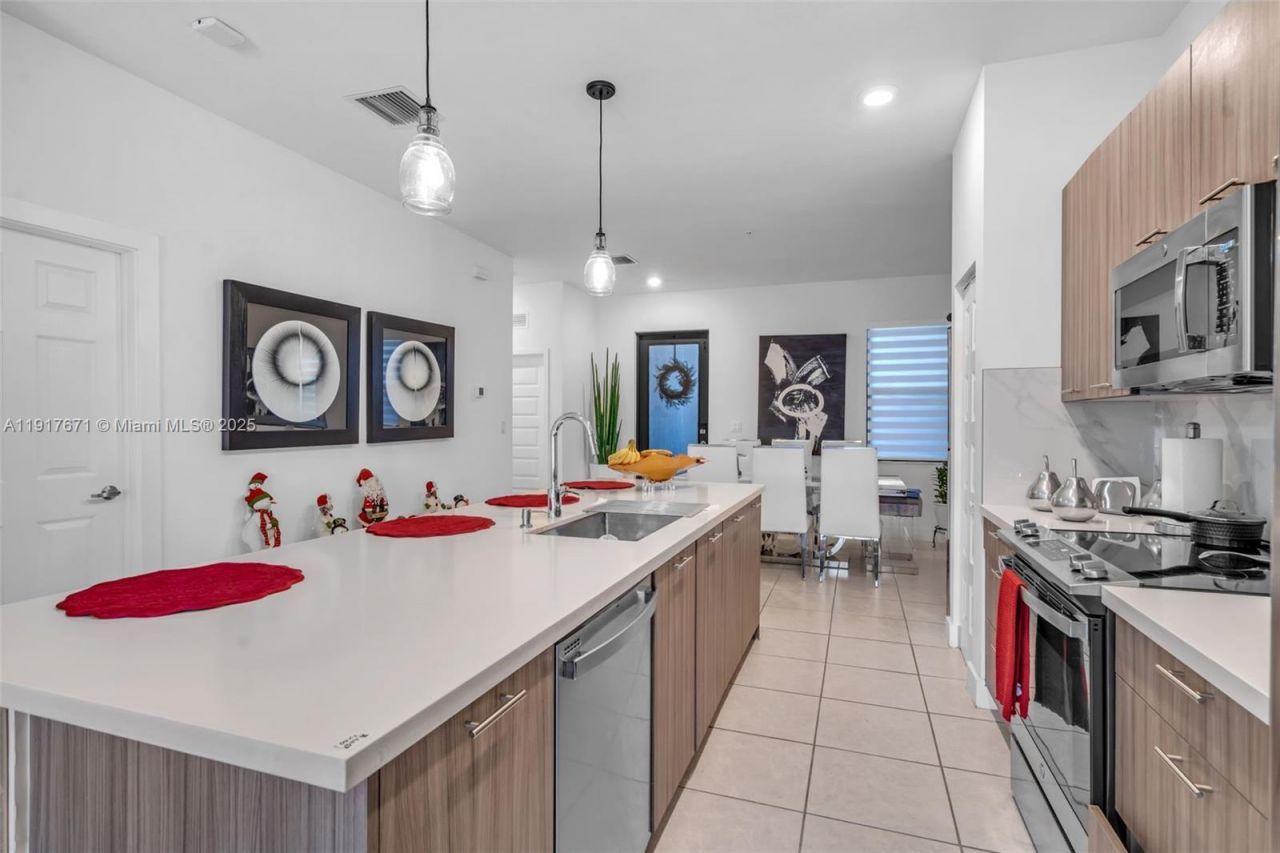 7915 NW 104th Ave, Unit 24, Doral, FL 33178 Photo