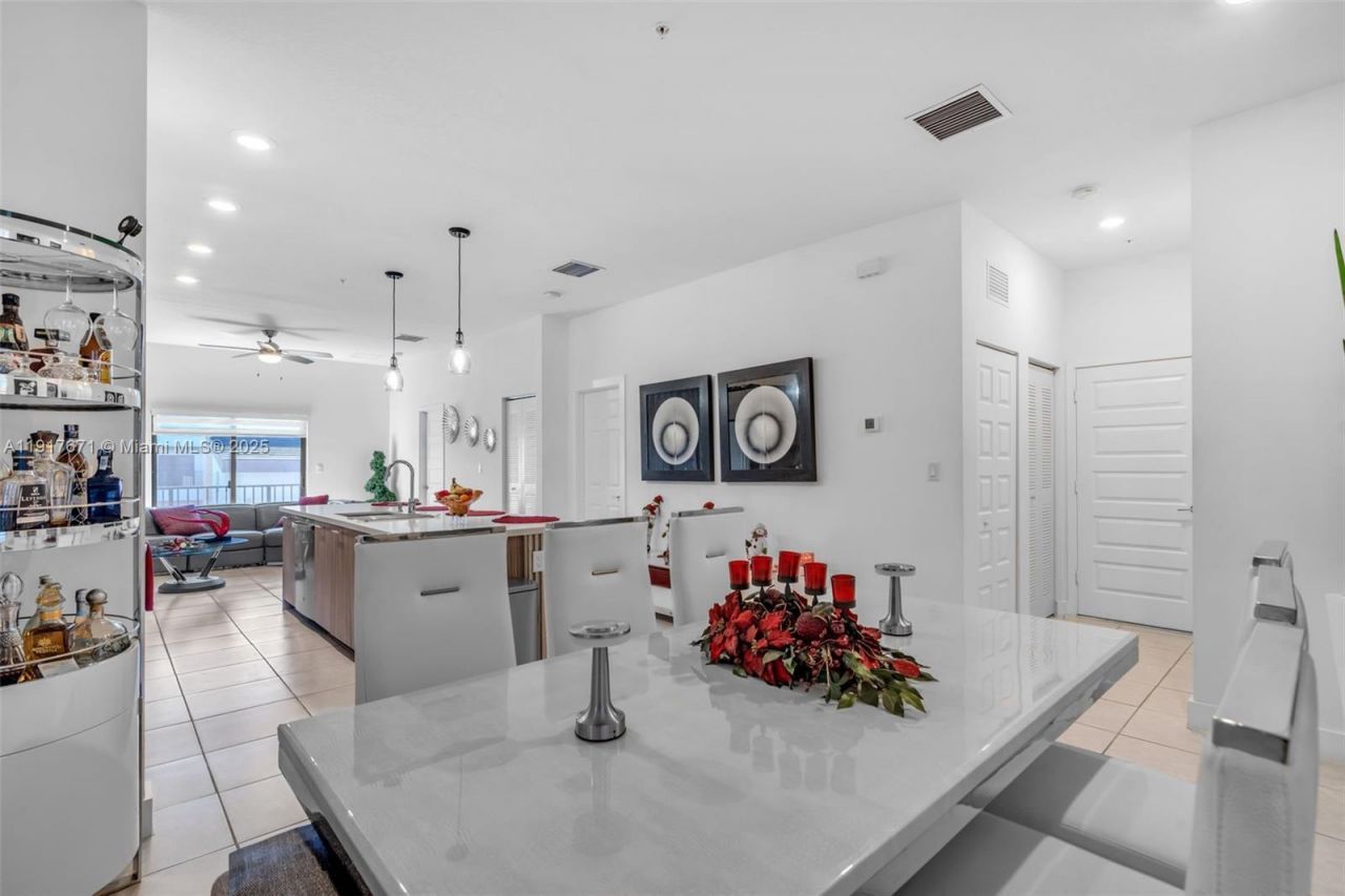 7915 NW 104th Ave, Unit 24, Doral, FL 33178 Photo