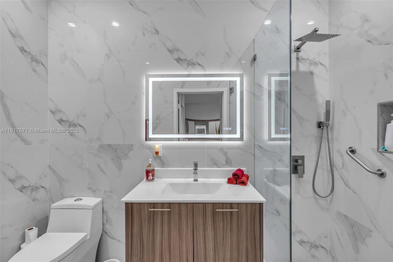 7915 NW 104th Ave, Unit 24, Doral, FL 33178 Photo