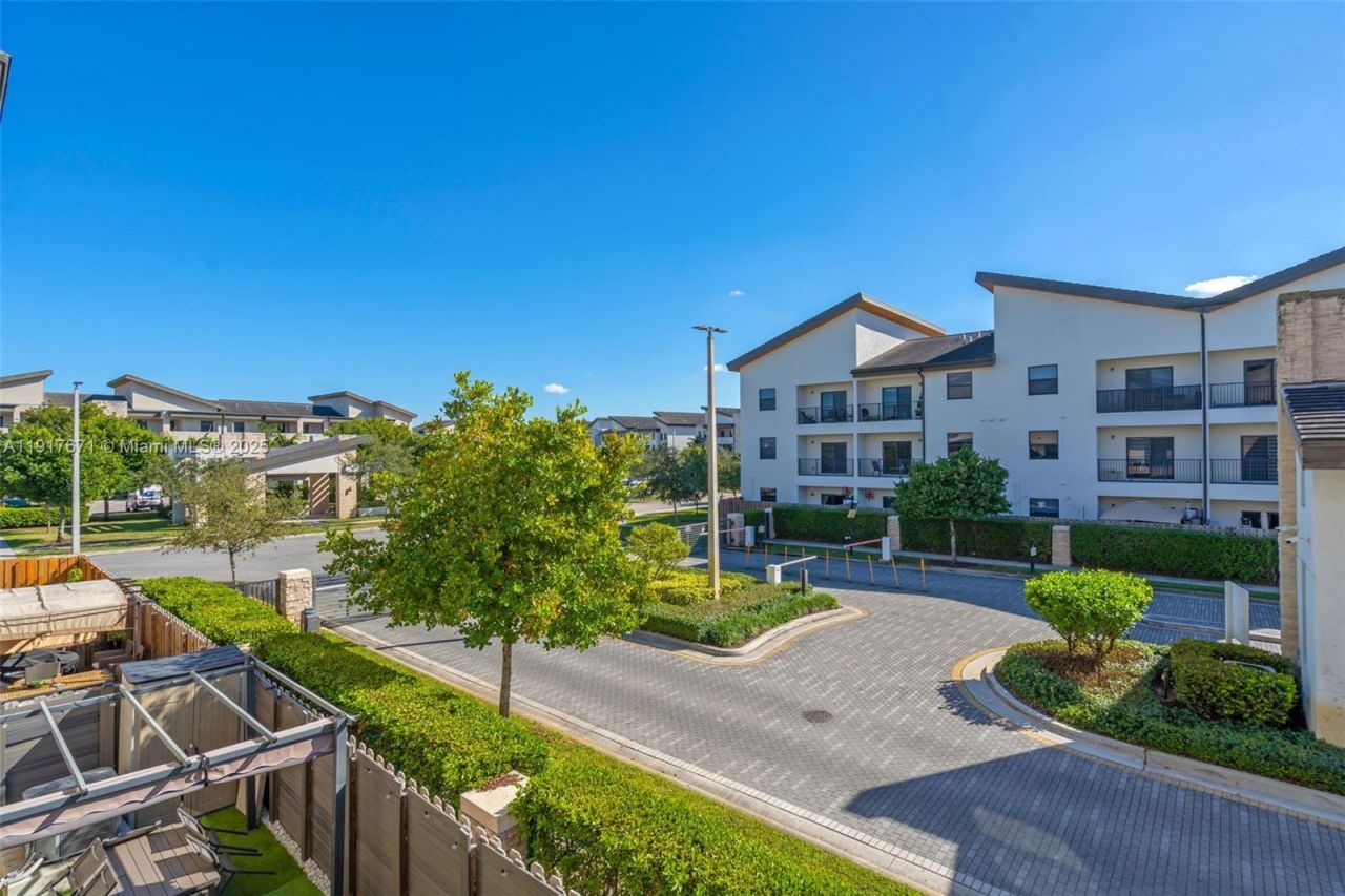 7915 NW 104th Ave, Unit 24, Doral, FL 33178 Photo