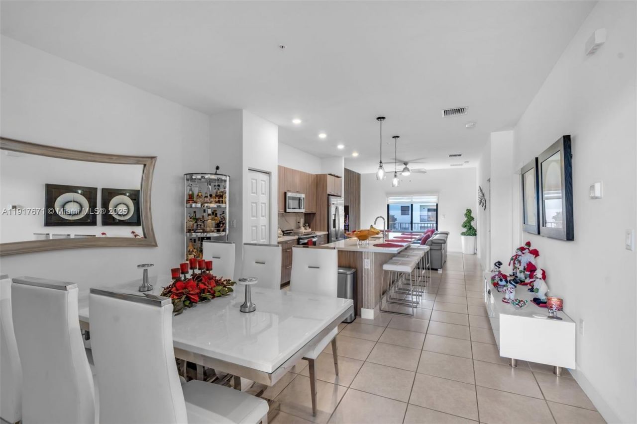 7915 NW 104th Ave, Unit 24, Doral, FL 33178 Photo