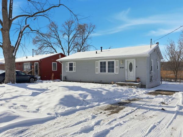 2404 E 37th Court, Des Moines, IA 50317