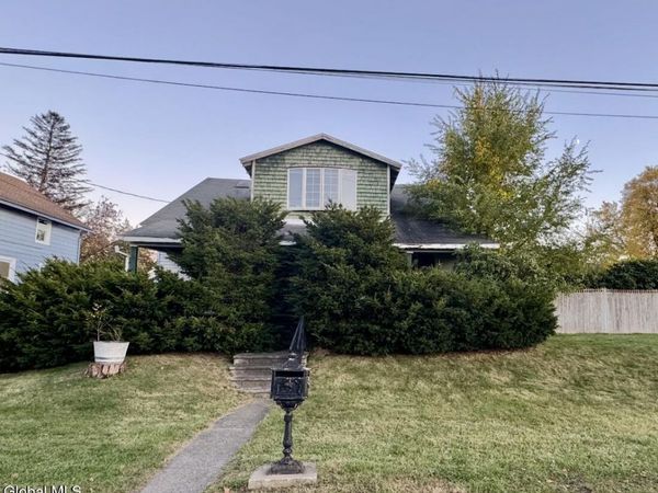 28 Fullerton Avenue, Schenectady, NY 12304