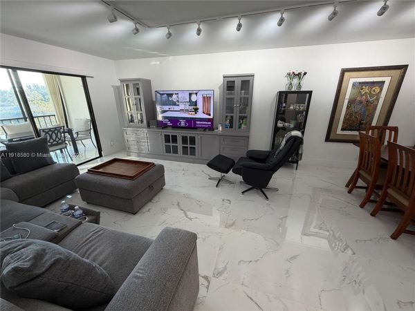 7290 Kinghurst Dr, Unit 306, Delray Beach, FL 33446