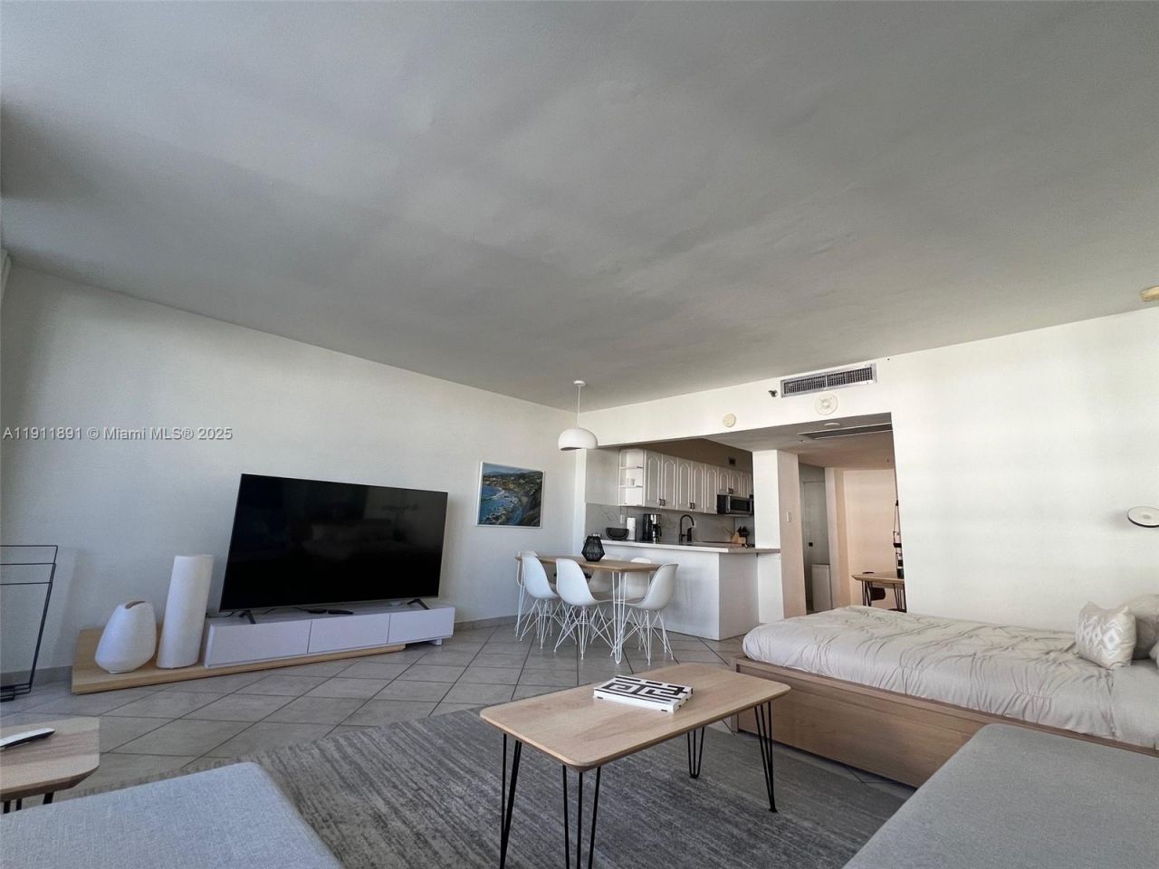 100 Lincoln Rd, Unit 604, Miami Beach, FL 33139 Photo