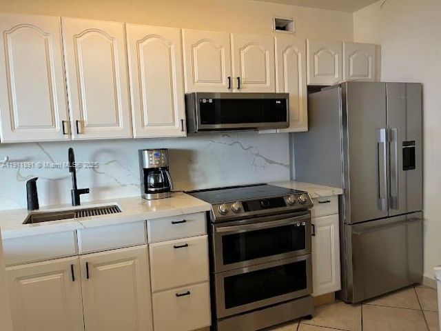 100 Lincoln Rd, Unit 604, Miami Beach, FL 33139 Photo