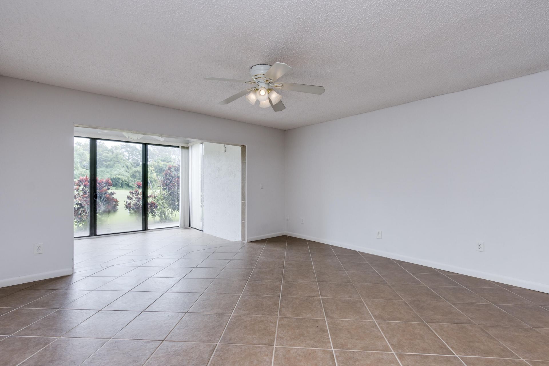 8535 Casa Del Lago, Unit 37e, Boca Raton, FL 33433 Photo