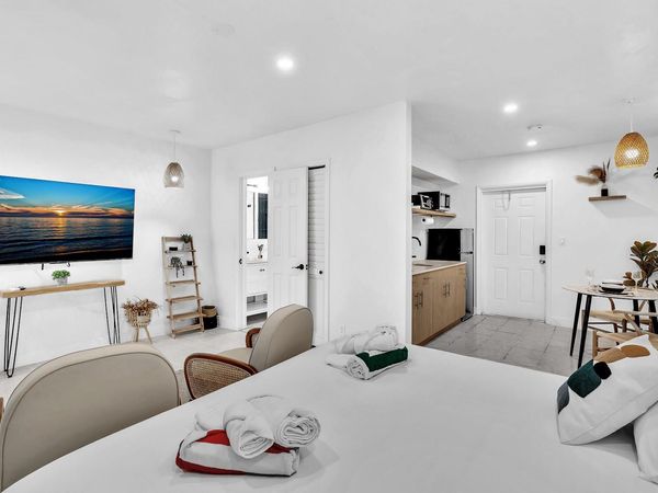 1941 Washington Street, Unit 3, Hollywood, FL 33020