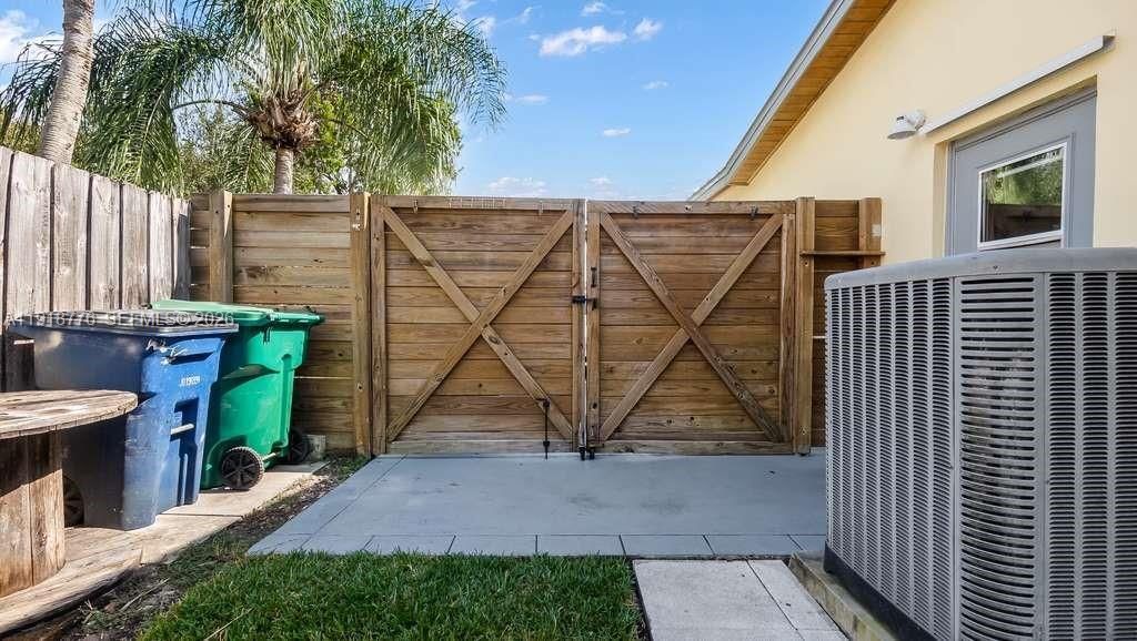 4903 SW 90th Ter, Cooper City, FL 33328 Photo