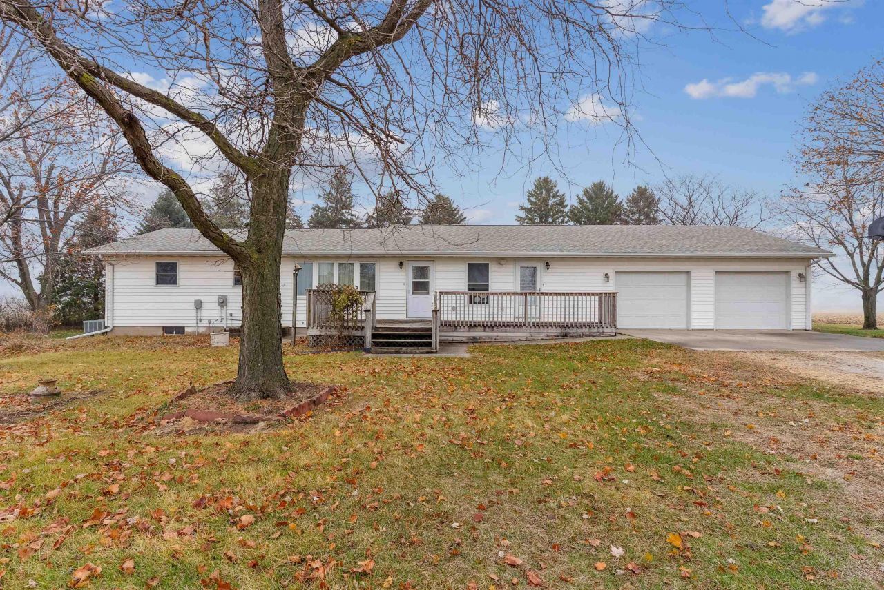 1403 210th Street, Independence, IA 50644 Main Photo