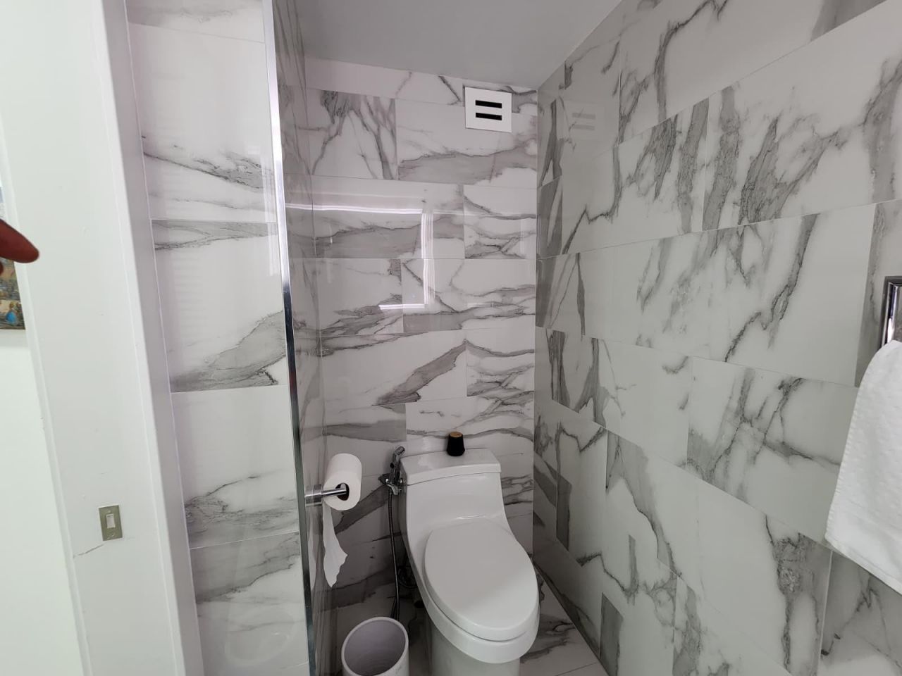 2500 Parkview Drive, Unit 403, Hallandale Beach, FL 33009 Photo