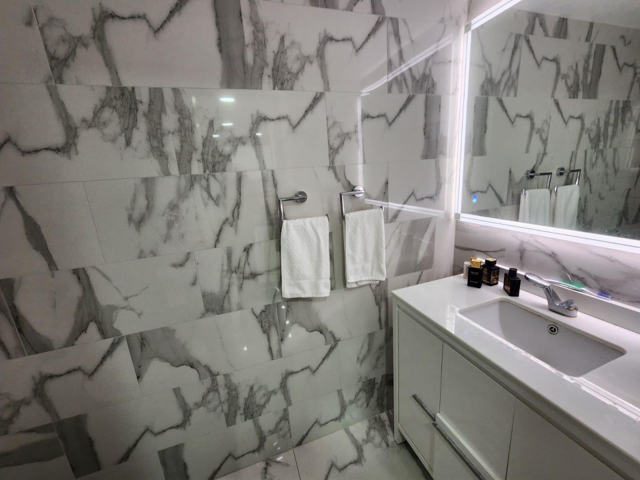 2500 Parkview Drive, Unit 403, Hallandale Beach, FL 33009 Photo