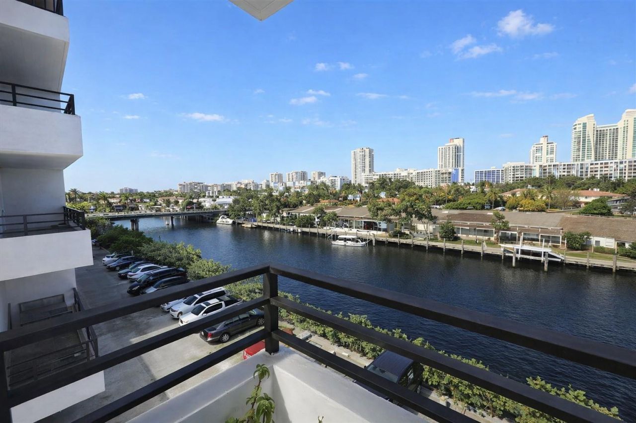 2500 Parkview Drive, Unit 403, Hallandale Beach, FL 33009 Photo