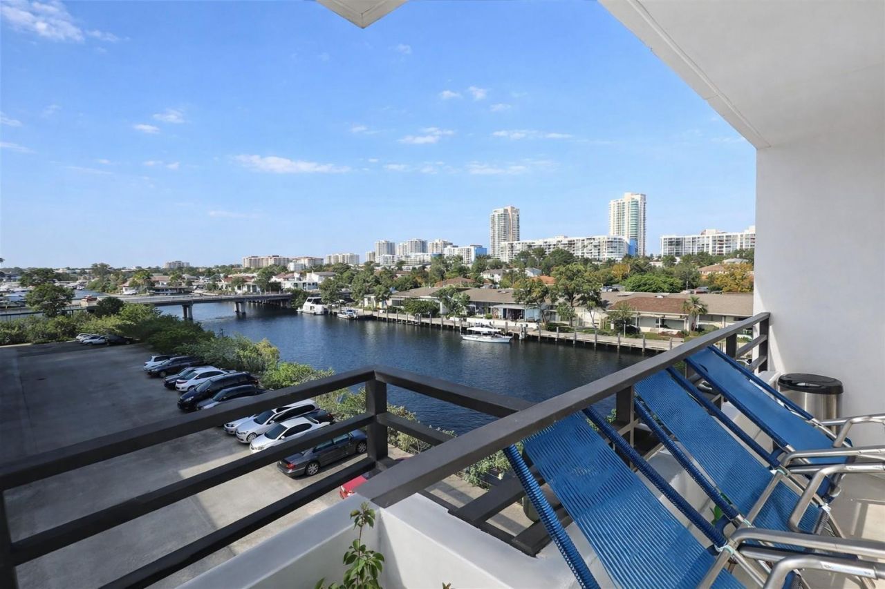2500 Parkview Drive, Unit 403, Hallandale Beach, FL 33009 Photo