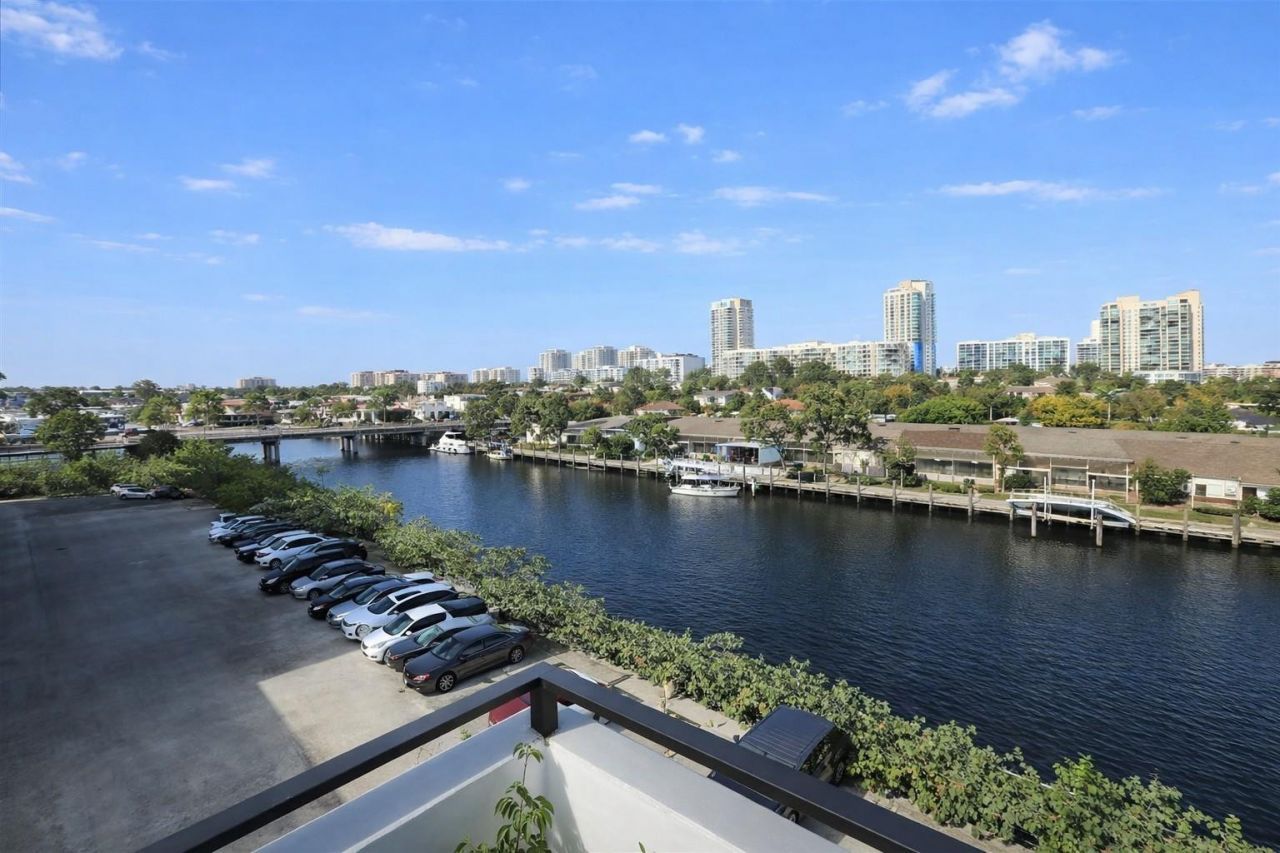 2500 Parkview Drive, Unit 403, Hallandale Beach, FL 33009 Photo
