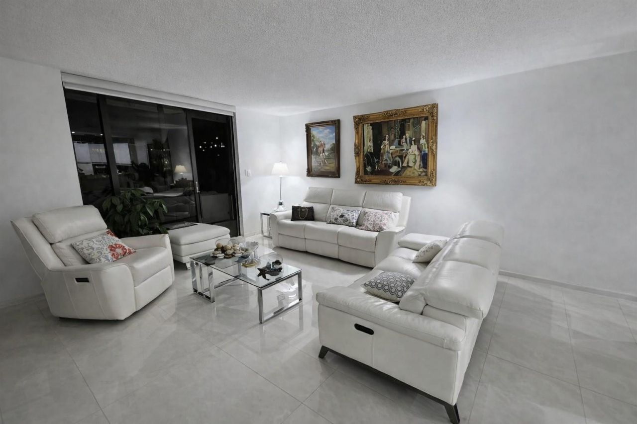 2500 Parkview Drive, Unit 403, Hallandale Beach, FL 33009 Photo